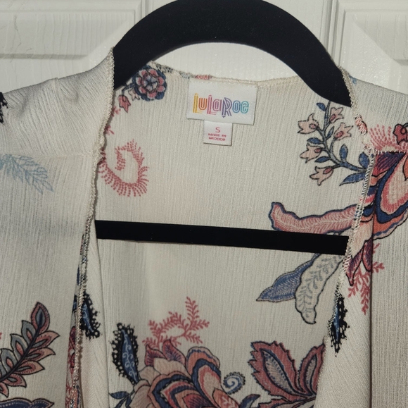 LulaRoe Light Weight Sheer Floral Cover-Up Size Small - Picture 2 of 3